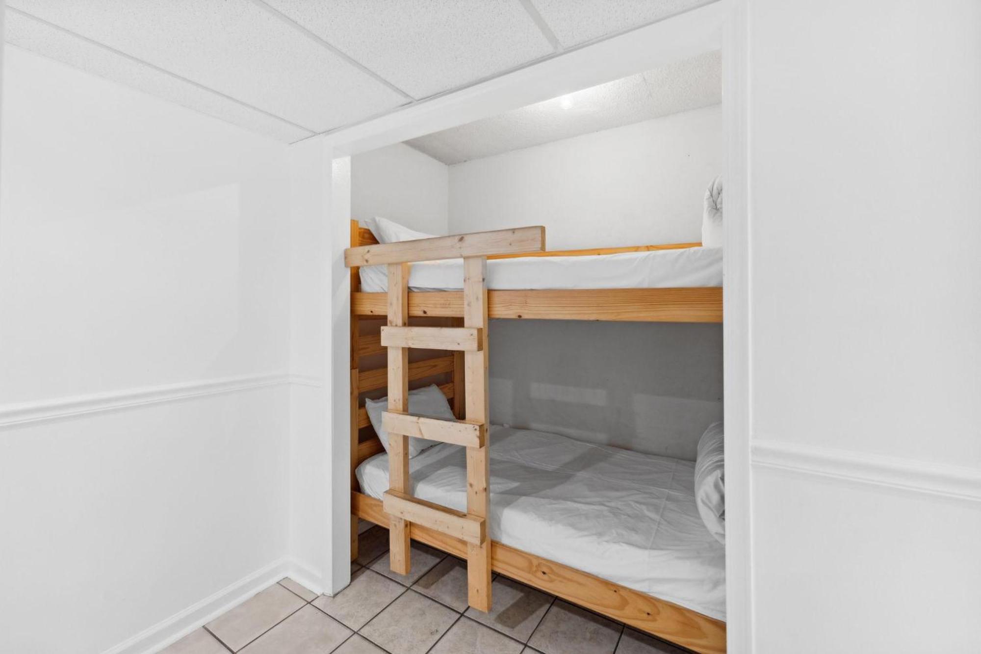 Moondrifter 608 Apartment